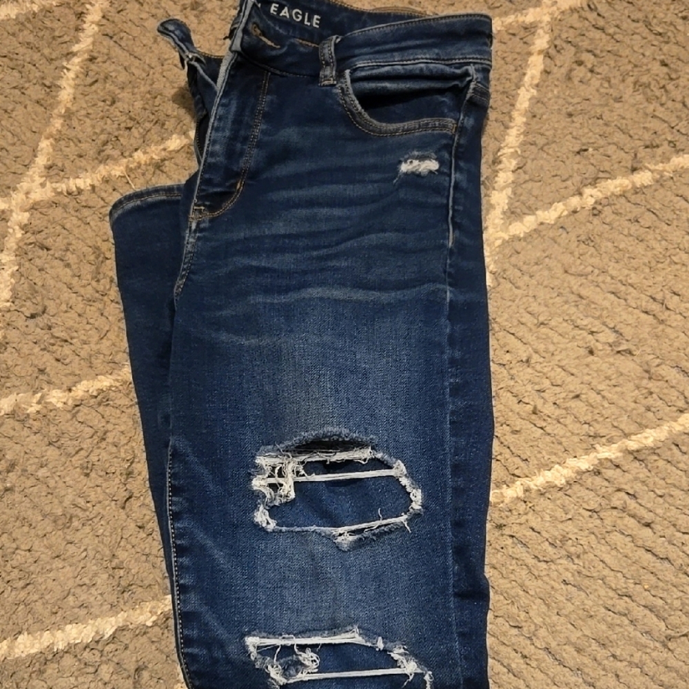 AMERICAN EAGLE JEANS